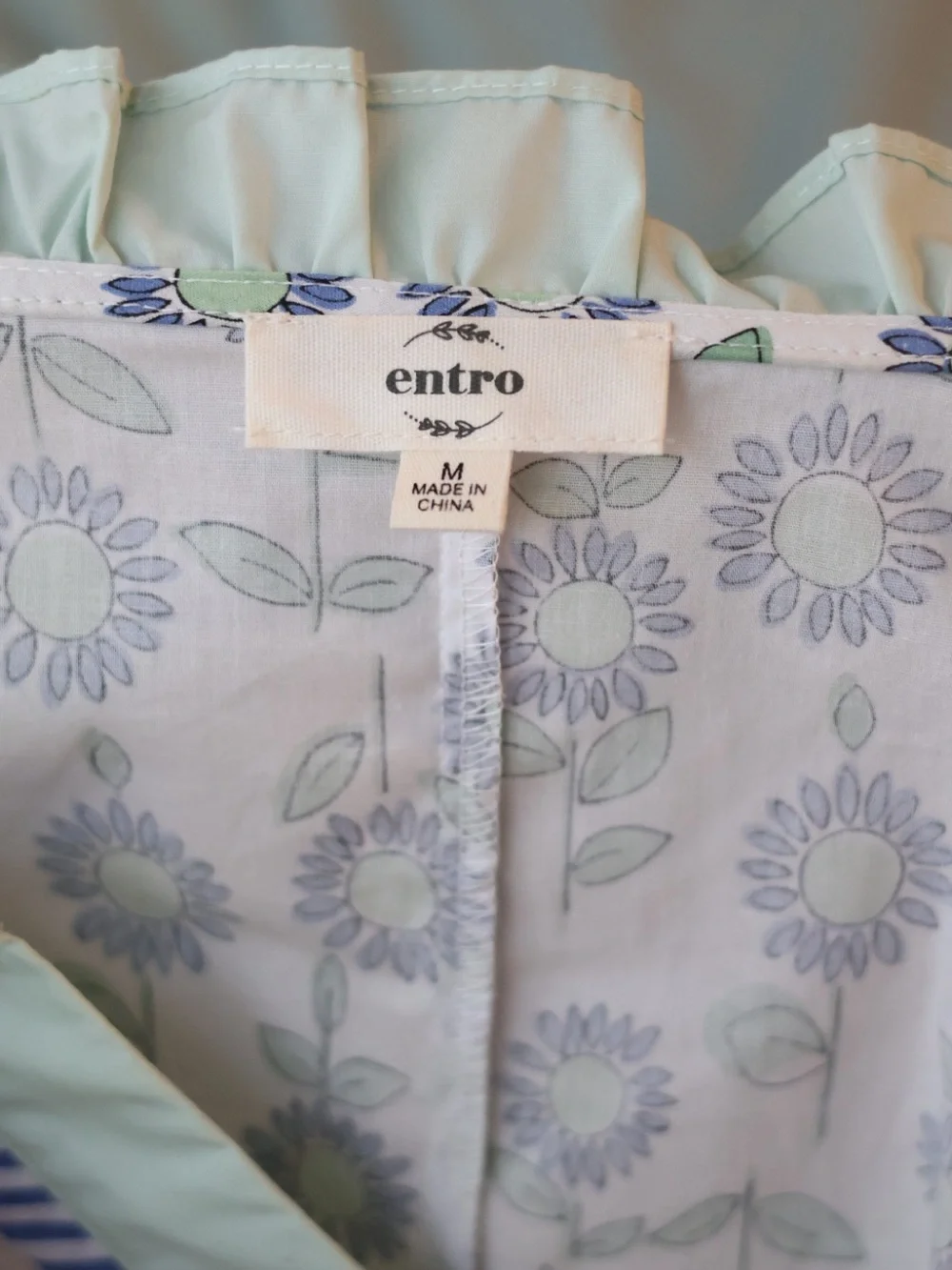 ENTRO Mint Green and Light Blue Floral Top * Size M * Like New - Picture 3 of 3